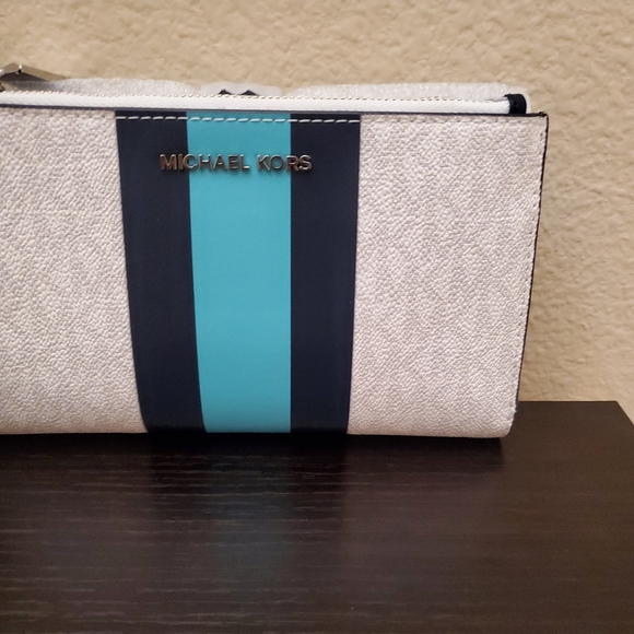 - Michael kors Signature Jet Set Double Zip Wristlet Wallet - Picture 6 of 13